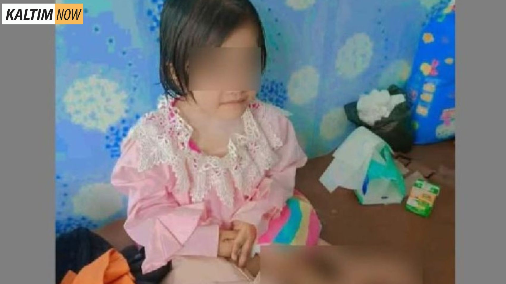 Foto : Seorang Bocah 10 Tahun Disiksa Oleh Keluarganya, Hingga Kedua Kaki Patah. Sumber : Istimewa.