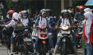 Ilustrasi pelajar naik motor. (Ist)