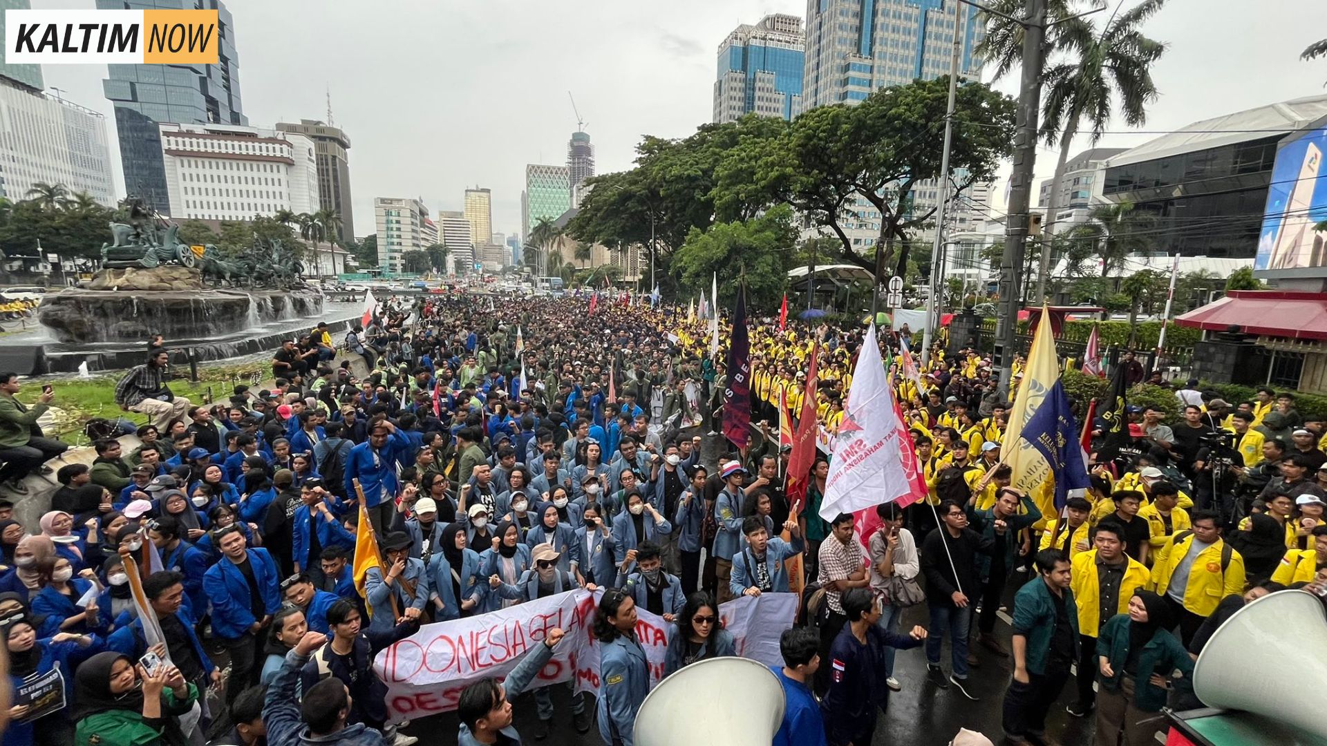 Foto : Aksi Unjuk Rasa Mahasiswa di Jakarta. Sumber : X. Foto : Aksi Unjuk Rasa Mahasiswa di Jakarta. Sumber : X.