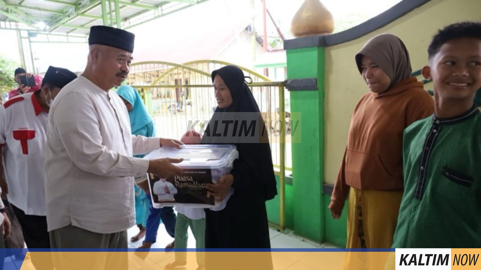 Bupati Kukar Silaturahmi Ramadan di Loa Janan, Salurkan Bantuan untuk Rumah Ibadah dan Warga