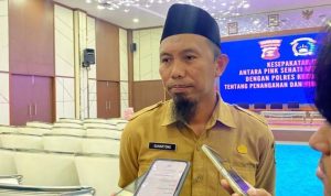Plt Camat Kembang Janggut, Suhartono