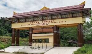 Taman Replika dan Waduk Panji