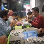 Foto : Peserta Indomaret Gundam Competition 2025 saat sedang merakit gunpla. Sumber : SY. Foto : Peserta Indomaret Gundam Competition 2025 saat sedang merakit gunpla. Sumber : SY.