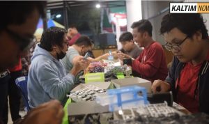 Foto : Peserta Indomaret Gundam Competition 2025 saat sedang merakit gunpla. Sumber : SY. Foto : Peserta Indomaret Gundam Competition 2025 saat sedang merakit gunpla. Sumber : SY.