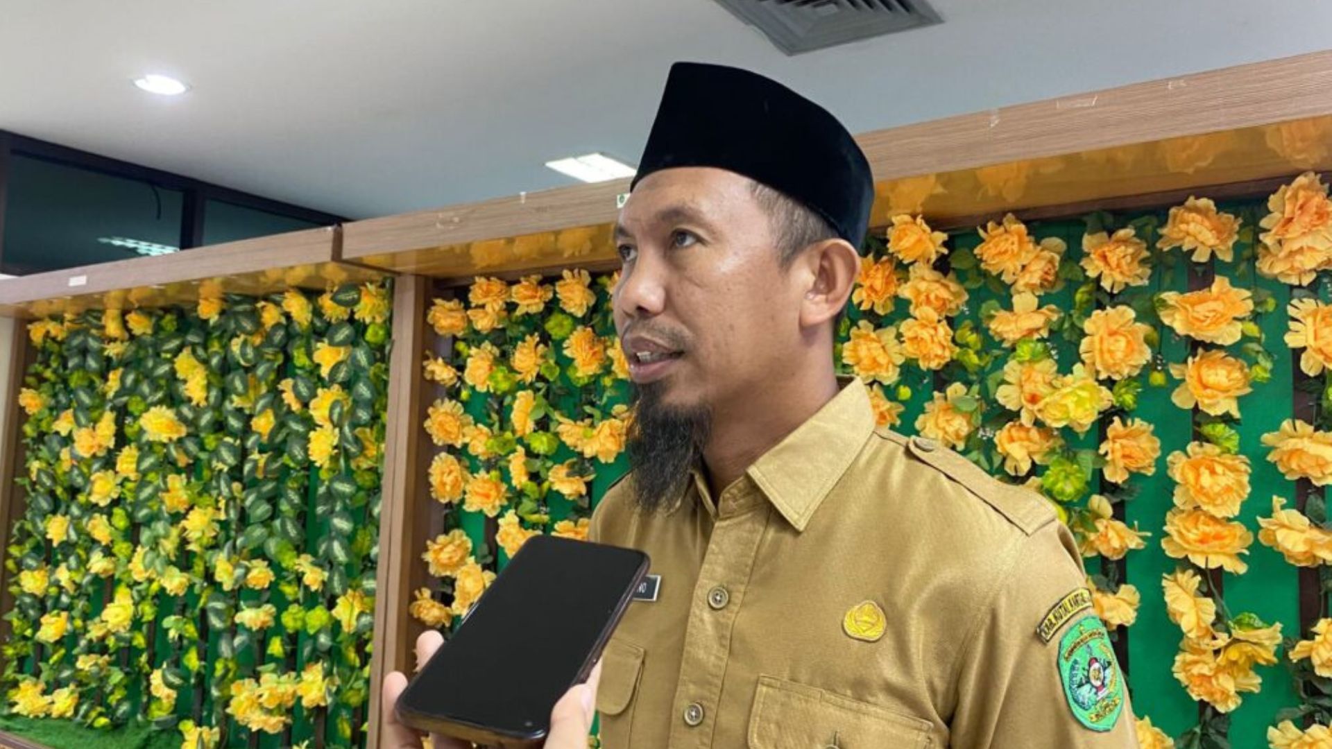 Plt Camat Kembang Janggut, Suhartono
