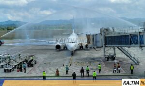 Maskapai Garuda Indonesia mendarat di bandara APT Pranoto Samarinda, pukul 11.20 WITA, pada Jumat (01/08/2025)