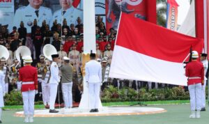 Rintik Hujan Iringi Upacara HUT ke-80 RI di Kutai Kartanegara