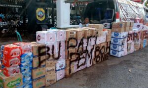 Foto: Aksi warga dalam pengumpulan donasi jelang aksi unjuk rasa tolak kenaikan PBB P2 yang rencananya akan dilaksanakan pada 13 Agustus 2025 mendatang. Sumber: Istimewa. Foto: Aksi warga dalam pengumpulan donasi jelang aksi unjuk rasa tolak kenaikan PBB P2 yang rencananya akan dilaksanakan pada 13 Agustus 2025 mendatang. Sumber: Istimewa.