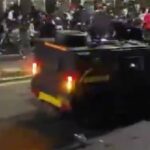Foto: Insiden Rantis Brimob dan Pengemudi Ojol di Tengah Aksi Bendungan Hilir. Sumber: Istimewa. Foto: Insiden Rantis Brimob dan Pengemudi Ojol di Tengah Aksi Bendungan Hilir. Sumber: Istimewa.