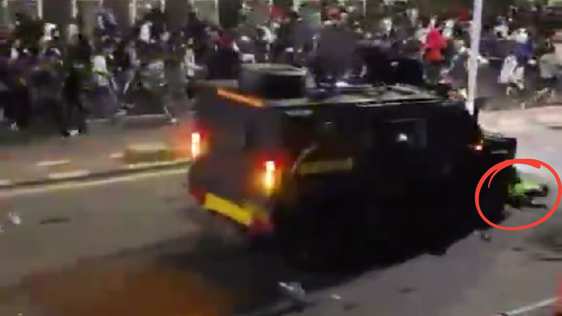 Foto: Insiden Rantis Brimob dan Pengemudi Ojol di Tengah Aksi Bendungan Hilir. Sumber: Istimewa.