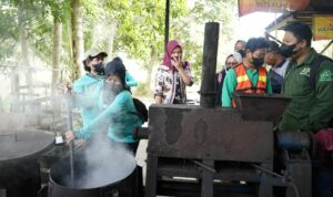 Perempuan Desa Suka Maju Ubah Sampah Plastik Jadi Sumber Ekonomi Pasca Tambang