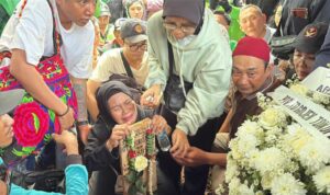 Foto: Kedua orangtua Affan Kurniawan (ojol) meninggal dilindas mobil Rantis Brimob. Sumber: Istimewa. Foto: Kedua orangtua Affan Kurniawan (ojol) meninggal dilindas mobil Rantis Brimob. Sumber: Istimewa.