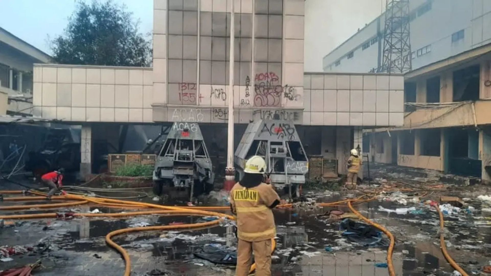 Foto: Kebakaran Landa Gedung Markas Gegana di Kramat Raya, Jakarta Pusat. Sumber: Istimewa. Foto: Kebakaran Landa Gedung Markas Gegana di Kramat Raya, Jakarta Pusat. Sumber: Istimewa.
