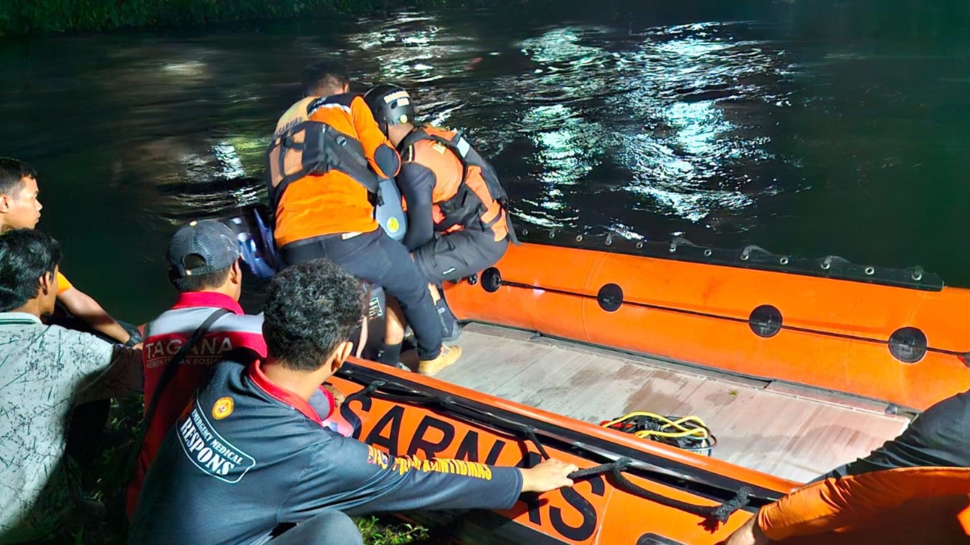 Dua Bocah Terseret Arus Sungai Karang Mumus, Satu Belum Ditemukan