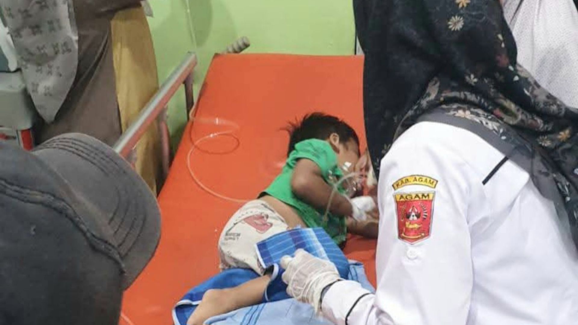Foto: Tim Satgas Kabupaten Agam Respons Cepat Kasus Dugaan Keracunan MBG. Sumber: Istimewa.