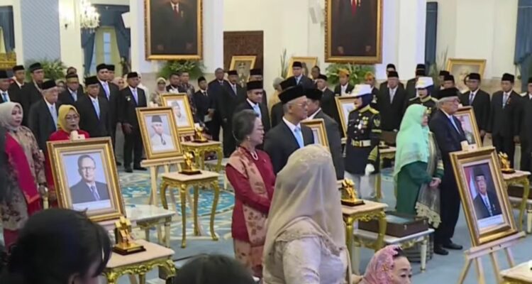 Foto: 10 Daftar Nama Penerima Gelar Pahlawan Nasional yang Diberikan oleh Presiden Prabowo. Sumber: Istimewa.