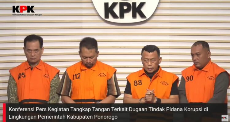 Foto: Ott oleh KPK di lingkungan Pemerintah Kabupaten Ponorogo, Jawa Timur. Sumber: KPK.