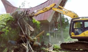 Foto: Tongkonan Ka'pun Berusia Tiga Abad Dirobohkan. Sumber: Istimewa. Foto: Tongkonan Ka'pun Berusia Tiga Abad Dirobohkan. Sumber: Istimewa.
