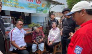 Foto: Nenek 80 Tahun di Surabaya Diduga Diusir dan Rumahnya Dirobohkan Ormas. Sumber: Istimewa.