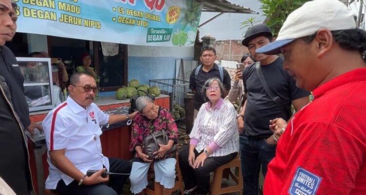 Foto: Nenek 80 Tahun di Surabaya Diduga Diusir dan Rumahnya Dirobohkan Ormas. Sumber: Istimewa.