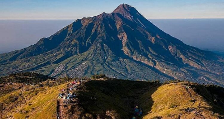 Foto: Gunung Merbabu, Kabupaten Magelang. Sumber: Istimewa.