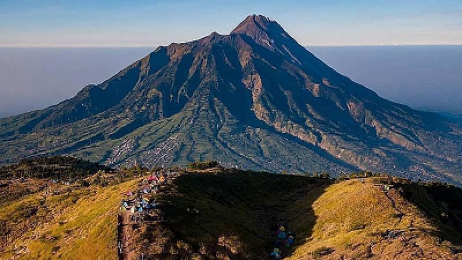 Foto: Gunung Merbabu, Kabupaten Magelang. Sumber: Istimewa.