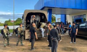 Foto: 15 WNA Asal Cina Diserahkan ke Imigrasi dan Polisi. Sumber: Istimewa. Foto: 15 WNA Asal Cina Diserahkan ke Imigrasi dan Polisi. Sumber: Istimewa.