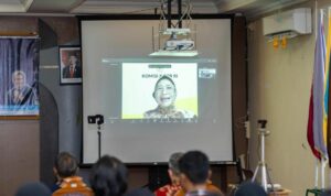 Foto: Ketua Komisi X DPR RI, Hetifah Sjaifudian saat membuka workshop AI di Polnes Samarinda. Sumber: Istimewa.