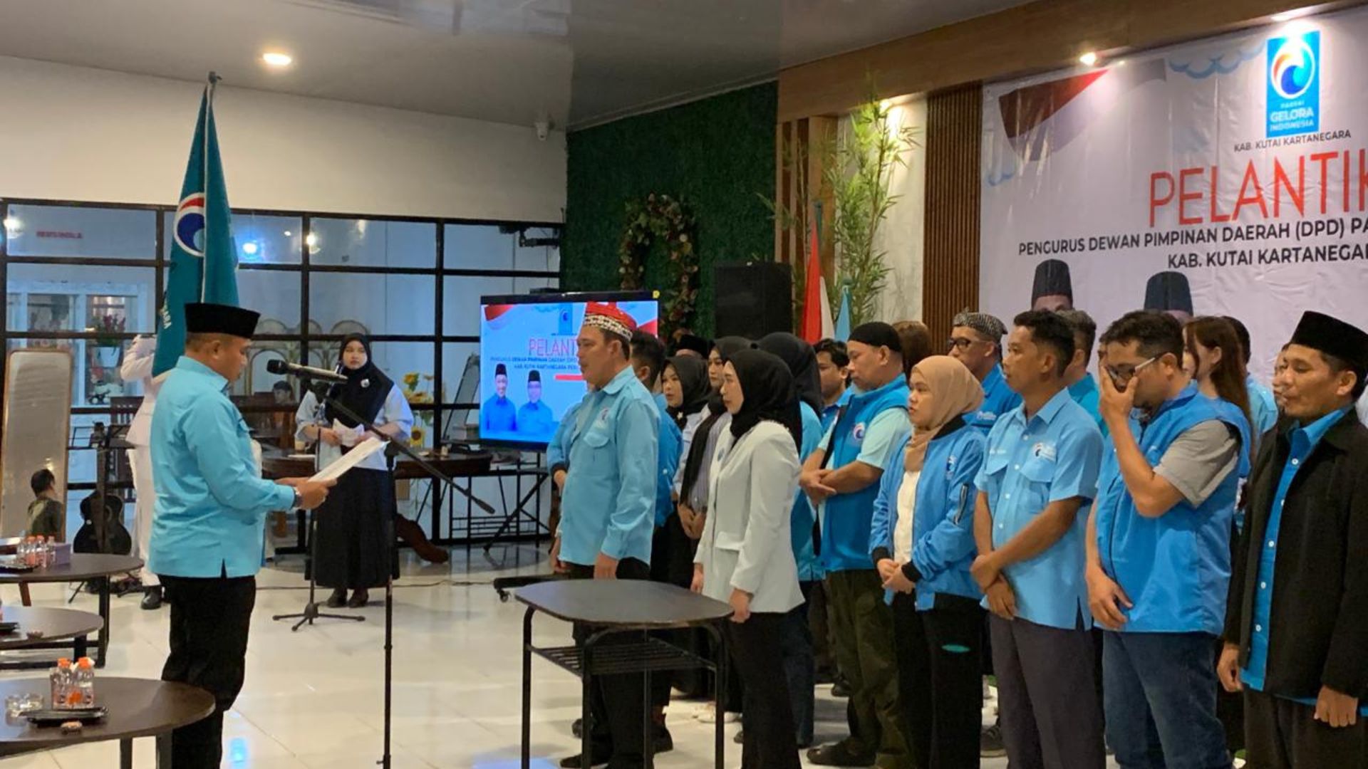 Foto: Pelantikan DPD Partai Gelora Kabupaten Kutai Kartanegara di Tenggarong. Sumber: Ant