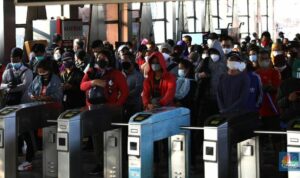 Foto: Suasana antrian KRL di Jakarta. Sumber: Istimewa.
